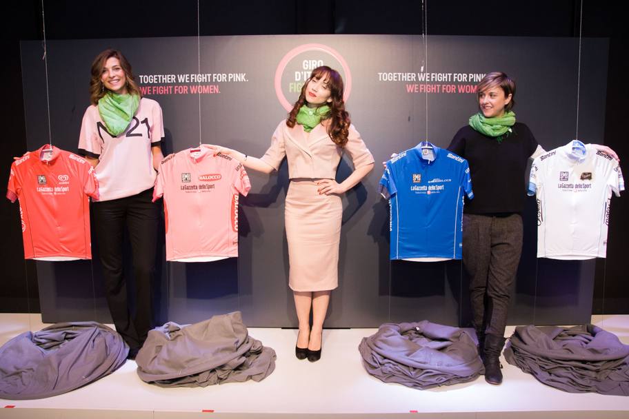 Presentazione delle maglie del Giro 2014. Da sinistra Cristina Chiabotto, Chiara Francini e Nadia Toffa. LaPresse